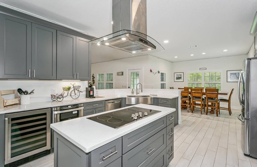 Gulf Breeze House | East Bay Lodge- Huge Family Home Minutes From Beach and Golf- Pet Friendly - Huge Lot w/Fruit Trees