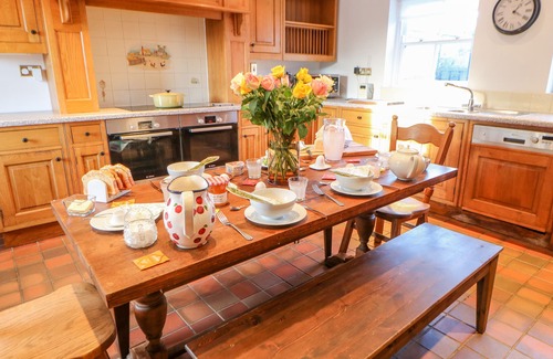 Humshaugh Cottage | EAST FARM HOUSE, pet friendly, character holiday cottage in Humshaugh
