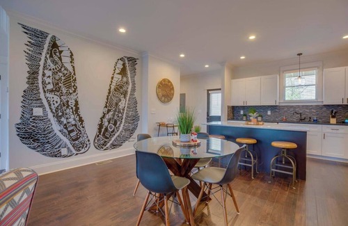 Shelby Hills House | East Nash | Hot tub | Sleeps 12 | 2Mi to Broadway