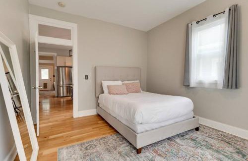 Eastwood House | East Nash Retreat- Sleeps 10, Yard, Walk to Bars!