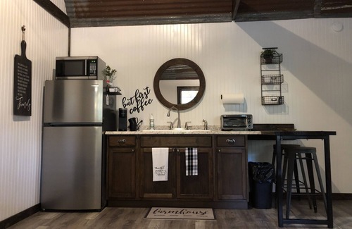 Palestine Cabin | East TX Cozy Cabin w/gated access