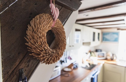 Sandown Cottage | East Wing Of Beautiful 17th Century Grade II Listed Knighton Farmhouse