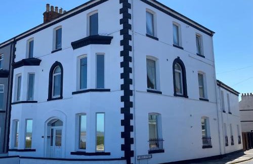 Cleethorpes Apartment | Eastcliffe Penthouse, 2 beds & bathrooms with parking