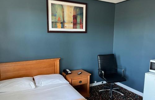 Sarnia Hotel | Eastcourtmotel