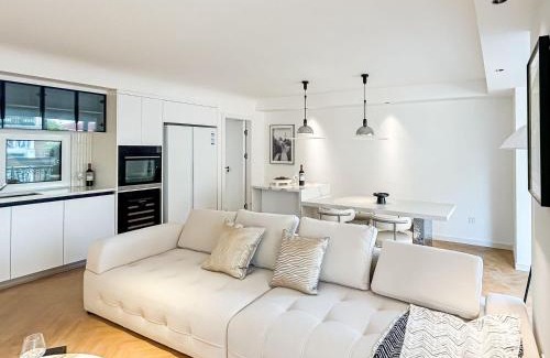 Xuhui Apartment | Eastern Hub - HuaiHai Road Branch Xujiahui Garden Large Living Room Luxury Three Bedroom Hengshan Road Henglong Plaza Shanghai Jiao Tong University