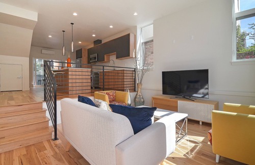 Capitol Hill House | Eastlake Modern Townhome - Space Needle/Downtown/Lake Union View + Parking