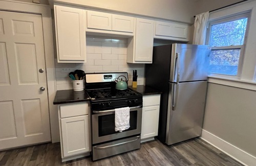 Syracuse Apartment | Eastwood Hideaway- Peaceful upstairs unit in the heart of Syracuse