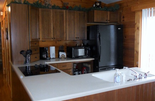 Maggie Valley Cabin | Easy access, minutes from skiing, pet friendly, wifi and cable, cleaning incl.