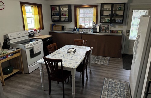 New Stanton House | Easy access, roomy, close to so much but in a private country setting.
