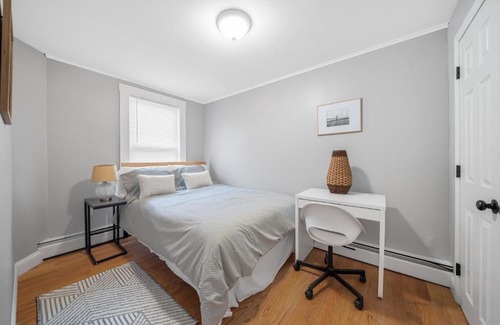 Columbus Park - Andrew Square Apartment | Easy Commute South Boston 4BR 1BH Apt