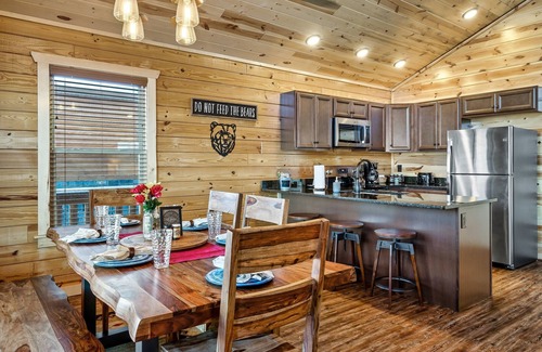 White Oak Lodge Cabin | Easy Drive to Downtown Gatlinburg, Resort Pool, Hot tub, Arcade
