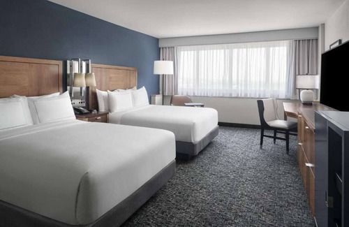 King of Prussia Hotel | Easy Philly Access | Dining. On-Site Bar. Pool.