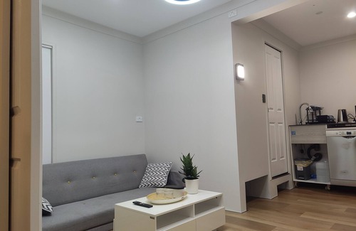 Jamboree Heights Apartment | Easy Smart Moden Accommodation for long short staying
