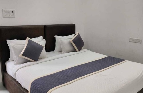 Perumbakkam Hotel | Eben Service Apartment