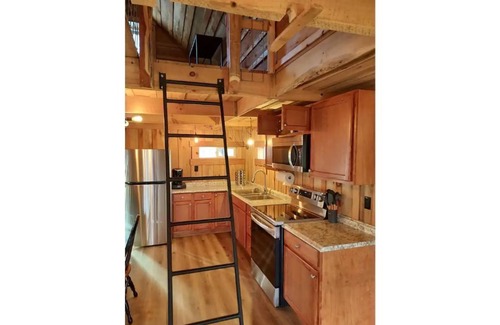 Harper Cabin | Ebenezer Cabin-Private Hot Tub, cozy Cabin w/Loft