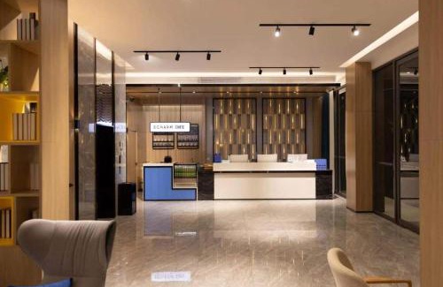 Chikan District Hotel | Echarm Hotel Zhanjiang Zhanchuan Avenue Wanda Plaza