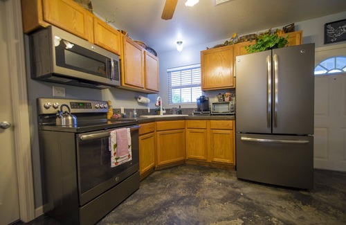 Elm Mott House | Echt Farmhouse - 12 min from Baylor & Magnolia Market Silos
