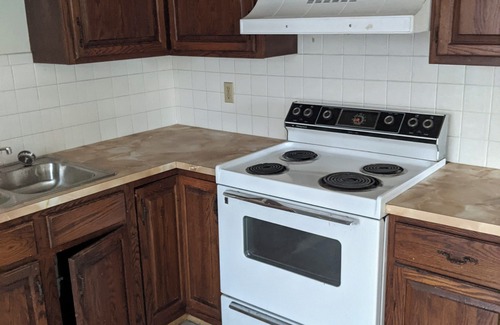 Hutchinson Apartment | Eclectic 2-bedroom apartment in terrific Hutchinson with AC