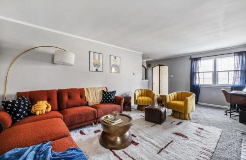 Upper St. Clair House | Eclectic 4Bed with BBQ-Firepit-Games-secretGarden & 7 mile to Downtown