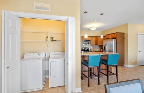 West Des Moines House | Eclectic Escape Spacious Comfort Private Garage Family Friendly Safe Rose Park