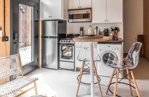 South Perry District Apartment | Eco and Pet-friendly Private Micro Studio