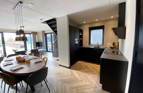 Balk House | Eco-Villa w/Hot Tub