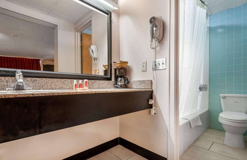 Cortland Hotel | Econo Lodge Cortland