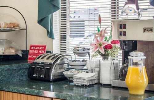 Elkhart Cabin | Econo Lodge Elkhart North