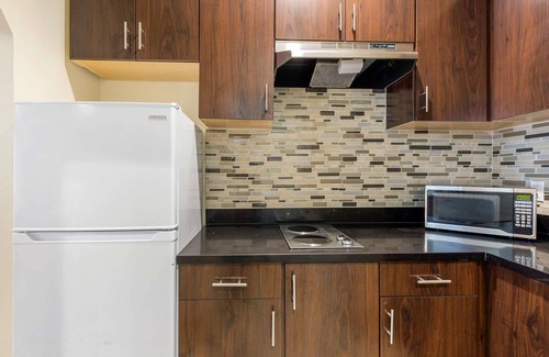 Barker Hotel | Econo Lodge Inn & Suites Houston Willowbrook