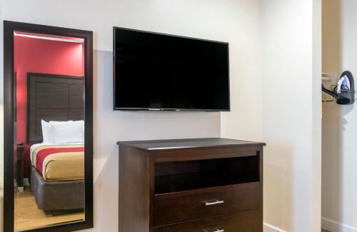 Barker Hotel | Econo Lodge Inn & Suites Houston Willowbrook