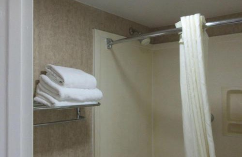 Manchester Hotel | Econo Lodge Inn & Suites Manchester North