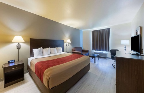 Bridgeport Hotel | Econo Lodge Inn & Suites Bridgeport