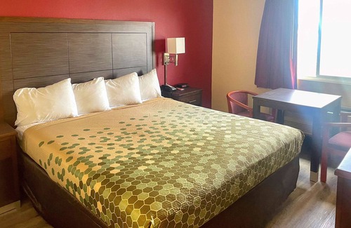 Corning Hotel | Econo Lodge Inn & Suites