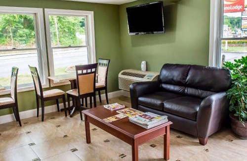 Clairton Hotel | Econo Lodge Jefferson Hills Hwy 51