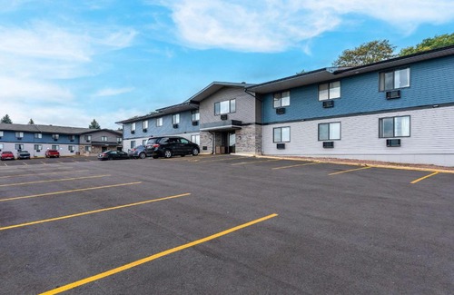 Madison Cabin | Econo Lodge Madison East