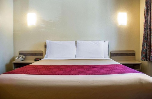 Meadville Cabin | Econo Lodge Meadville