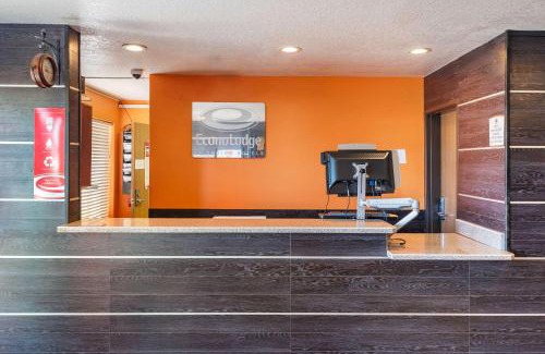 Pueblo Cabin | Econo Lodge Pueblo North