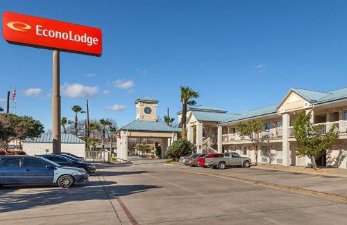 Harlandale Cabin | Econo Lodge San Antonio South