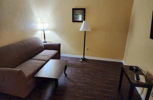 Grand Rapids Cabin | Econo Lodge & Suites Grand Rapids Airport