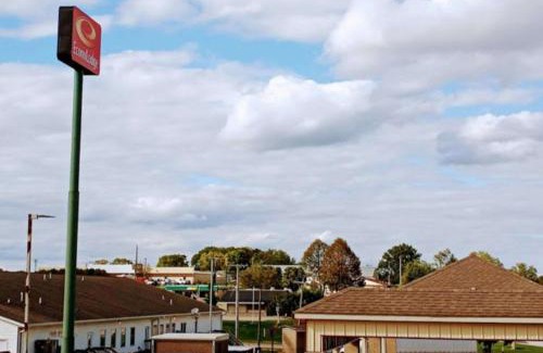 Maquoketa Cabin | Econo Lodge