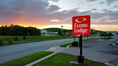 Rothschild Cabin | Econo Lodge Wausau - Rothschild