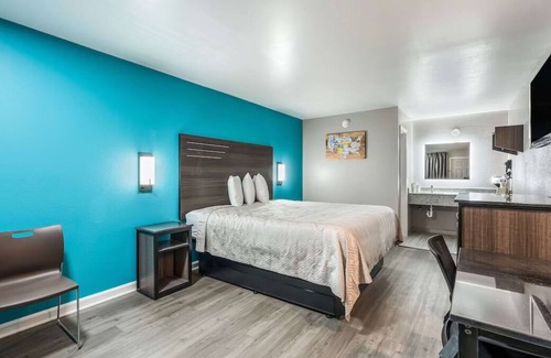 Russellville House | EconoLodge - Perfect Place To Rest on Your Long Way and Day.