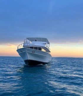 Al Mamsha El Seyahi Boat Rental | Edan Storm Yacht