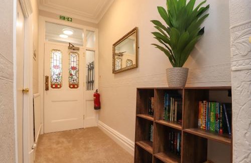 Slyne House | Eden Bay Retreat