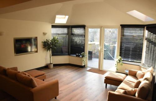 Olton House | Eden Escape - Bham Airport, NEC, HS2, JLR, Park Access