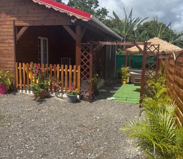 Petit-Canal Villa | Eden hibiscus