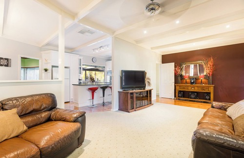Mildura House | Eden House - beautiful resort style holiday home