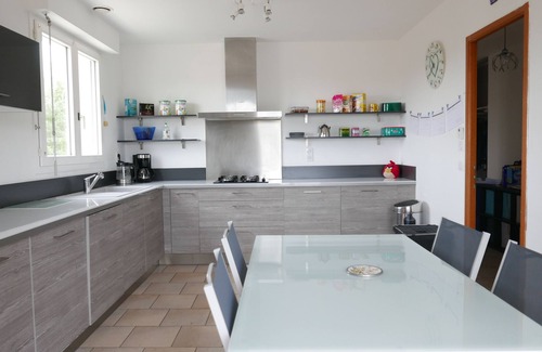Ruelle-sur-Touvre House | Edgar's house - large 3 bedroom house for 6 people - 2 bathrooms