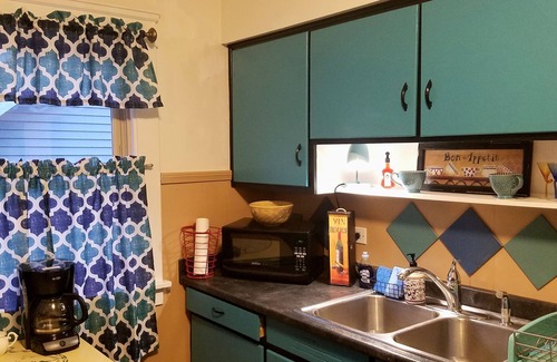 Edgewater House | Edgewater Boho Chic. Artsy second floor apartment. Not suitable for children.