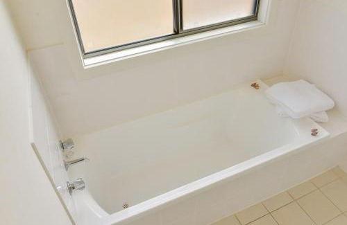 Kingscote House | Edgewater Escape Kangaroo Island